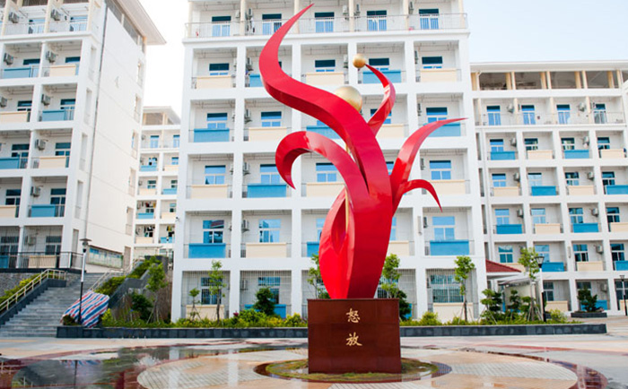 定制不銹鋼雕塑怎么選比較好？